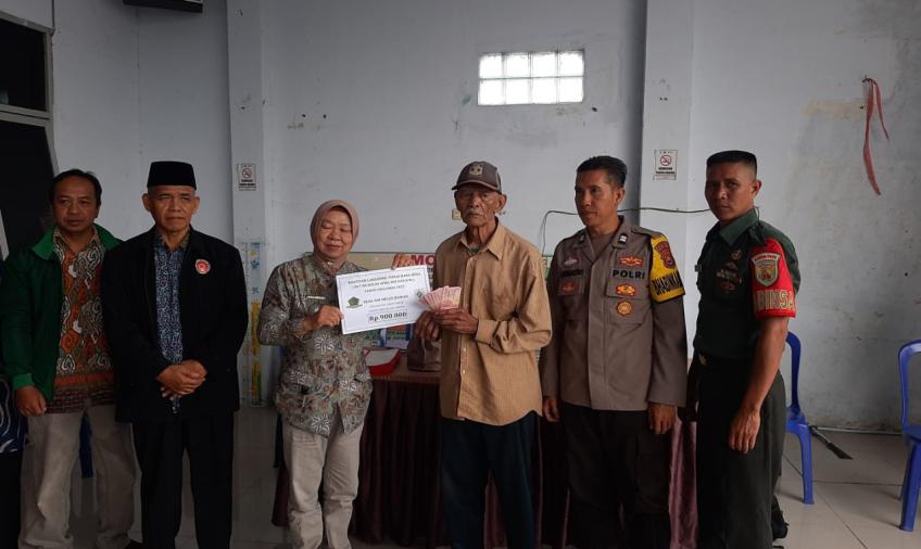 Bhabinkamtibmas Polsek Curup Hadiri Kegiatan Penyaluran BLT-DD di Desa Air Meles 