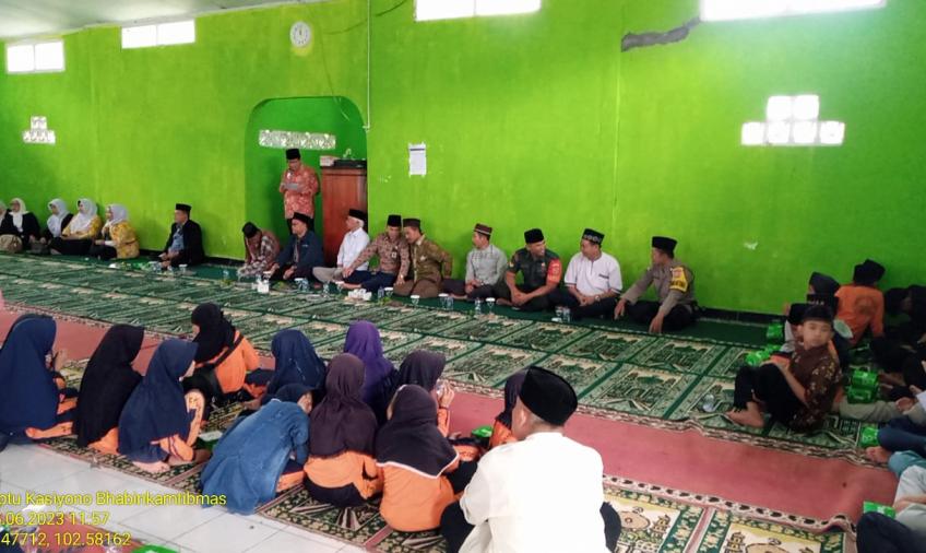 Bhabinkamtibmas Polsek Curup Hadiri Undangan Syukuran Tahfiz Qur'an Khairiyah Ponpes Ar-Rahmah
