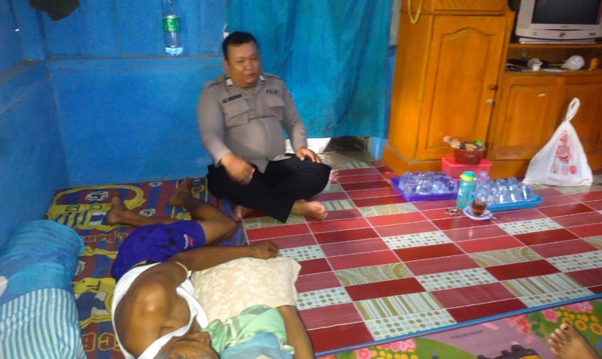 Polsek Giri Mulya Sambangi Masyarakat yang Sakit 