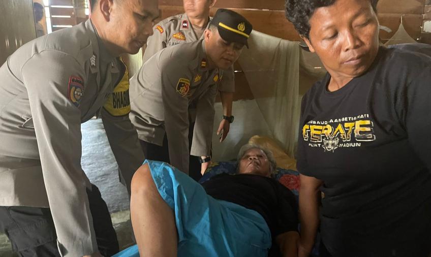 Peduli Sesama, Polsek Mukomuko Utara Bawa Lnasia ke Rumah Sakit  