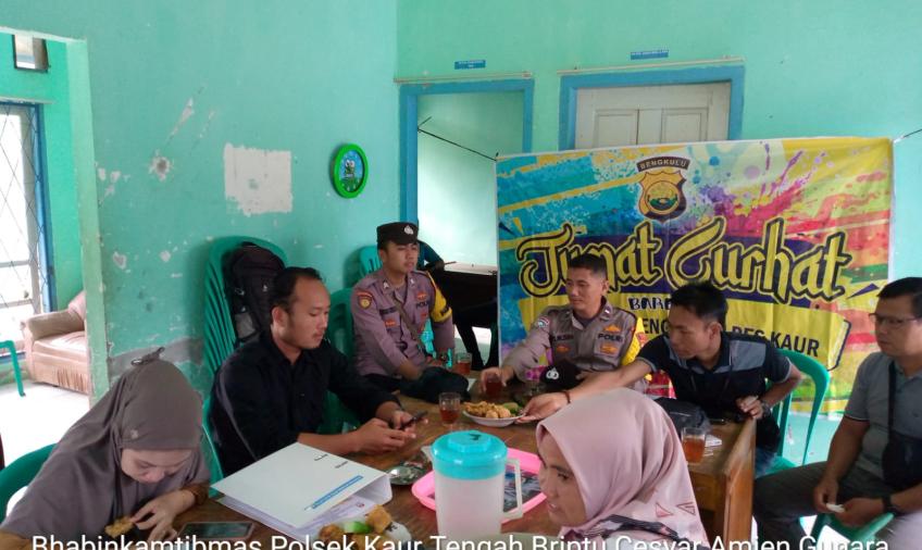 Kapolsek Kaur Tengah, Gelar Jumat Curhat di Desa Tanjung Baru Kecamatan Kinal 