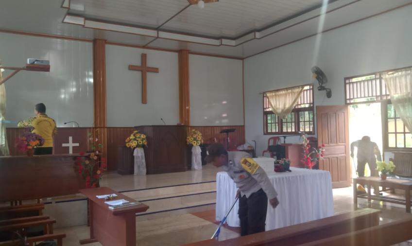 Bakti Sosial,  Personel Polsek Seluma Membersihkan Rumah Ibadah Dalam Rangka HUT Bhayangkara ke - 77