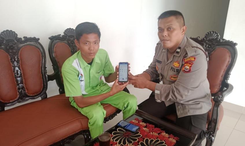 Polsek Kerkap Sosialisasi Aplikasi Polri Super App Kepada Warga di Wilkum Polsek Kerkap