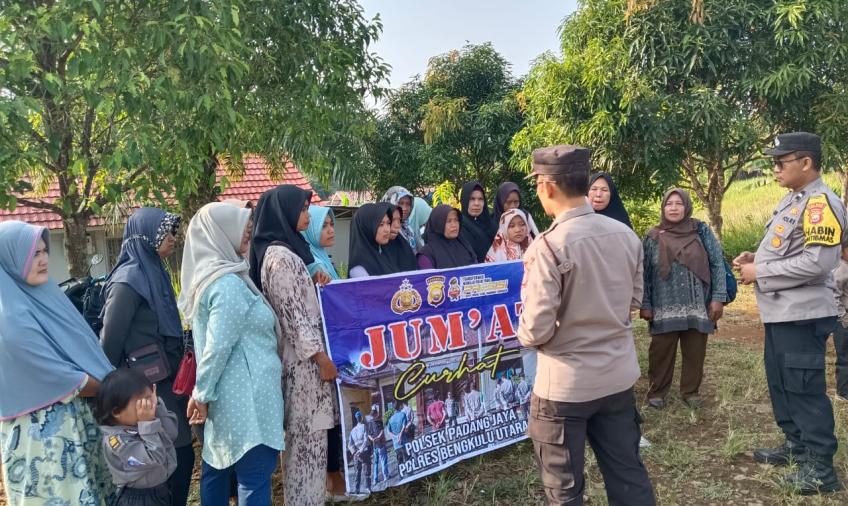 Gelar Jumat Curhat, Bhabinkamtibmas Polsek Padang Jaya Serap Aspirasi Warga 