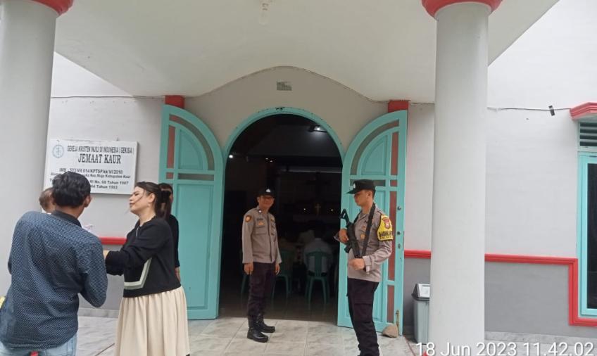 Polsek Maje Berikan Pengamanan Ibadah Minggu Umat Kristiani
