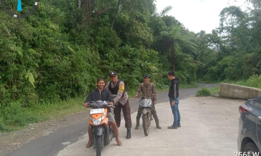Antisipasi Aksi Kejahatan, Polsek Sindang Kelingi Lakukan Pemeriksaan Terhadap Pengendara