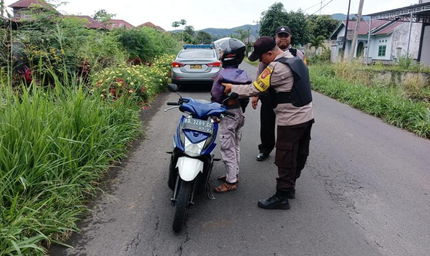 Antisipasi Tindak Kejahatan di Wilayah Hukum,  Polsek Curup Laksankan Razia Sajam dan Senpi
