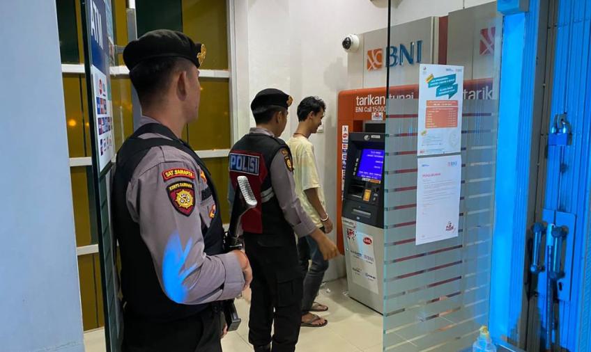 Tingkatkan Keamanan, Polres Kaur Patroli Cek Objek Vital