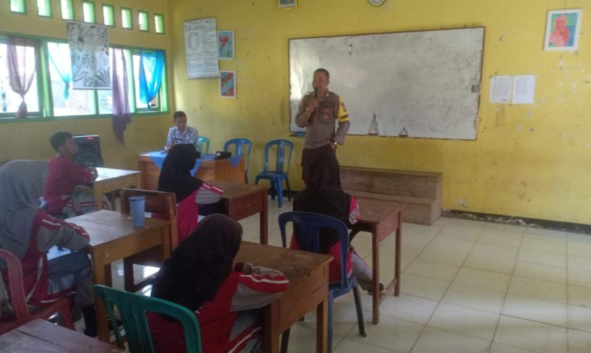Police Go to School, Polsek Padang Guci Hulu Laksanakan Sosialisasi Penyuluhan Kenakalan Remaja di SD 82 Kaur 