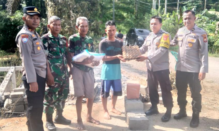 Respon Cepat, Sat Binmas Polres BS Datangi Warga yang Tertimpa Musibah Kebakaran