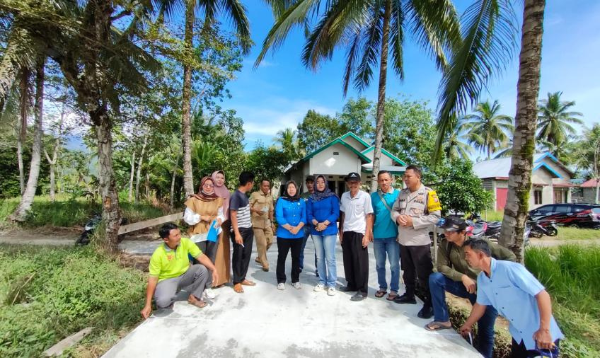 Bhabinkamtibmas Polsek Lebong Tengah Hadiri Monev Pembangunan Fisik Tahun 2023 di Desa Suka Bumi