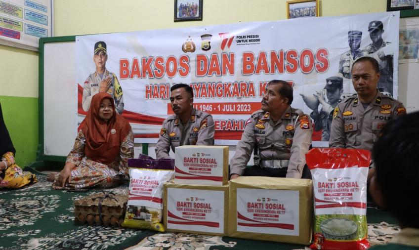 Sambut Hari Bhayangkara, Polres Kepahiang Salurkan Bantuan Sosial