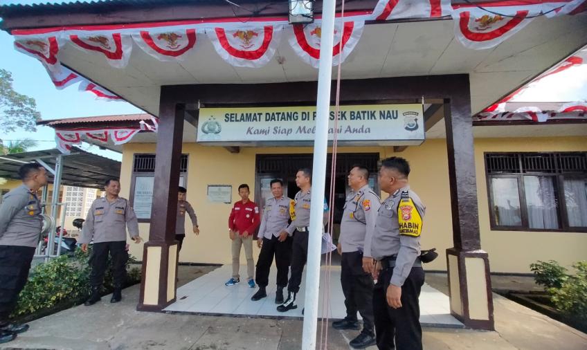 Kapolsek Batiknau Sambut Tim Juri Kebersihan Dari Polres Bengkulu Utara