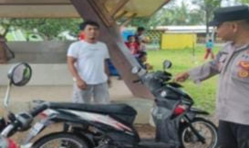 Patroli Polsek Teluk Segara Beri Imbauan Kamtibmas kepada Petugas Parkir Taman Kota Tuo
