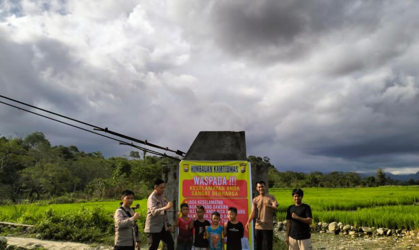 Polsek Padang Guci Hulu Patroli di Sungai, Berikan Imbauan Kamtibmas