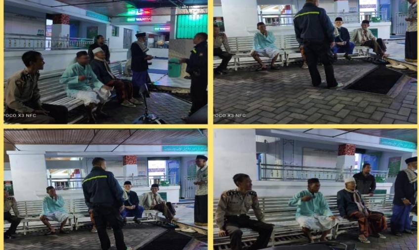 Ciptakan Rasa Aman, Polsek Teluk Segara Gelar Pengamanan Kegiatan Salat Subuh 