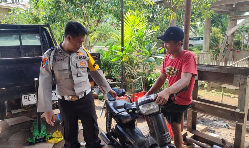 .Sambangi Warga, Polisi RW Polsek Giri Mulya Berikan Imbauan