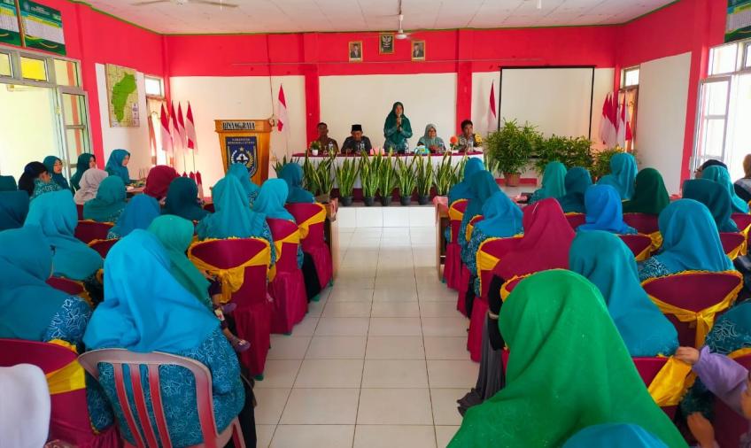 Bhabinkamtibmas Polsek Ketahun, Hadiri Kegiatan Lomba 10 Program Pokok PKK Kecamatan Pinang Raya