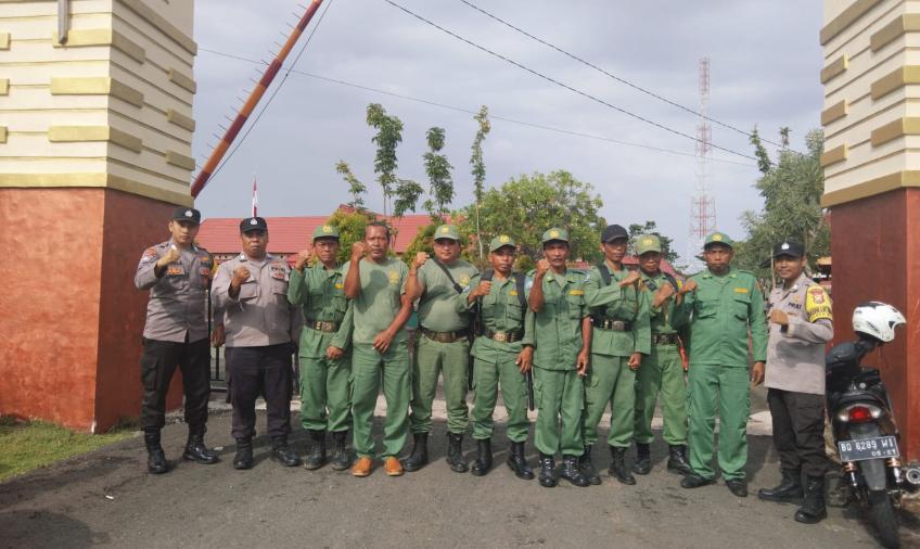 Bhabinkamtibmas Polsek Kaur Tengah Berikan Pelayanan Delivery Penerbitan SIK