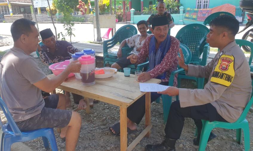 Bhabinkamtibmas Polsek Kaur Tengah Berikan Pelayanan Delivery Penerbitan SIK