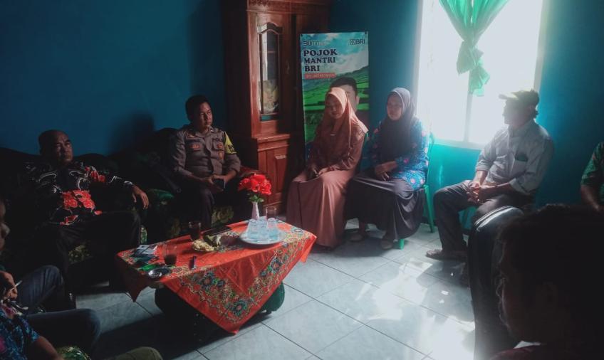 Bhabinkamtibmas Hadiri Rapat Koordinasi Pengurusan dan Laporan Keuangan Bumdes Desa Kualalangi