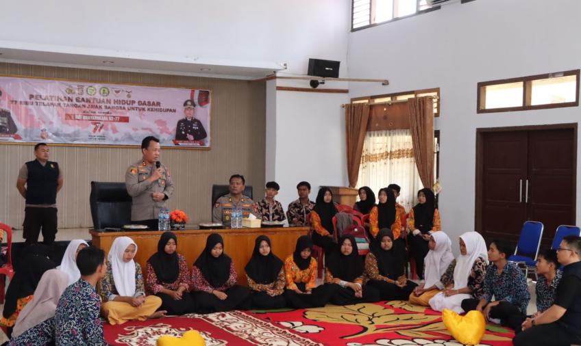 Polres Lebong Gelar Pelatihan Bantuan Hidup Dasar 77 Ribu Telapak Tangan Anak Bangsa untuk Kehidupan