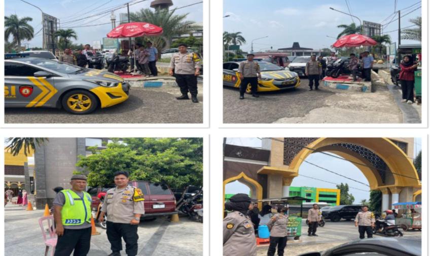 Berikan Pengamanan, Personel Polsek Gading Cempaka Jaga Masjid Waktu Salat Jumat