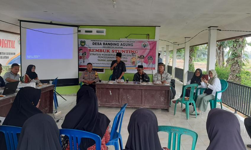 Bhabinkamtibmas Hadir Dalam Rembuk Penanganan Stunting Desa Banding Agung Kecamatan Seginim 