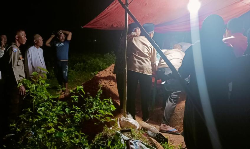 Bhabinkamtibmas Sambang Duka ke Rumah Warga Binaan yang Meninggal Dunia
