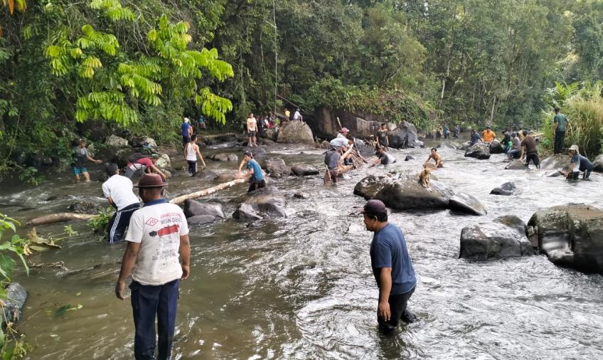 Warga Dilaporkan Tenggelam, Polsek Rimbo Pengadang dan Warga Bantu Pencarian