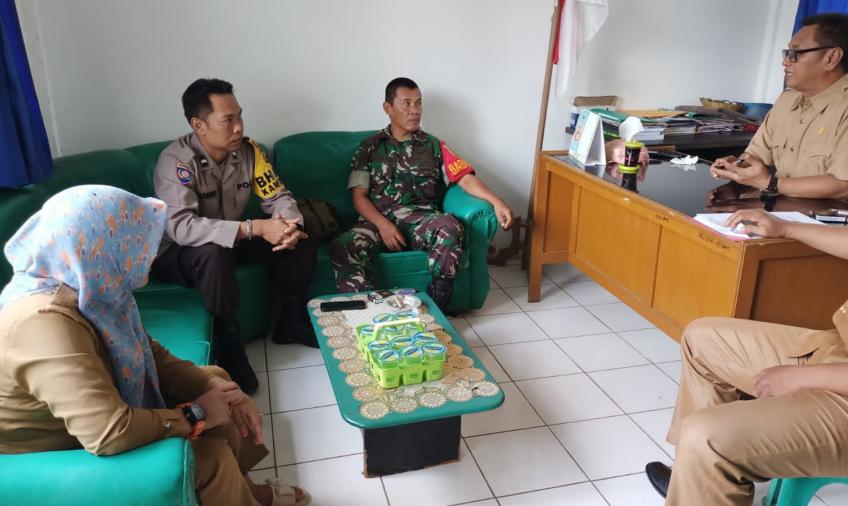 Bhabinkamtibmas Polsek Muara Bangkahulu Rapat Koordinasi Kamtibmas Bersama 3 Pilar Kelurahan 