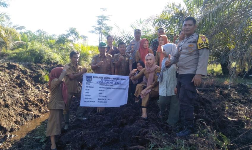 Monitoring Penggunaan DD, Kapolsek Lais Hadiri Kegiatan Penetapan Titik Nol Pembangunan Irigasi