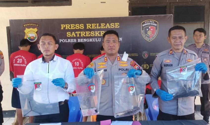 Curi dan Potong 2 Ekor Sapi, 4 Warga Bengkulu Selatan Ditangkap!