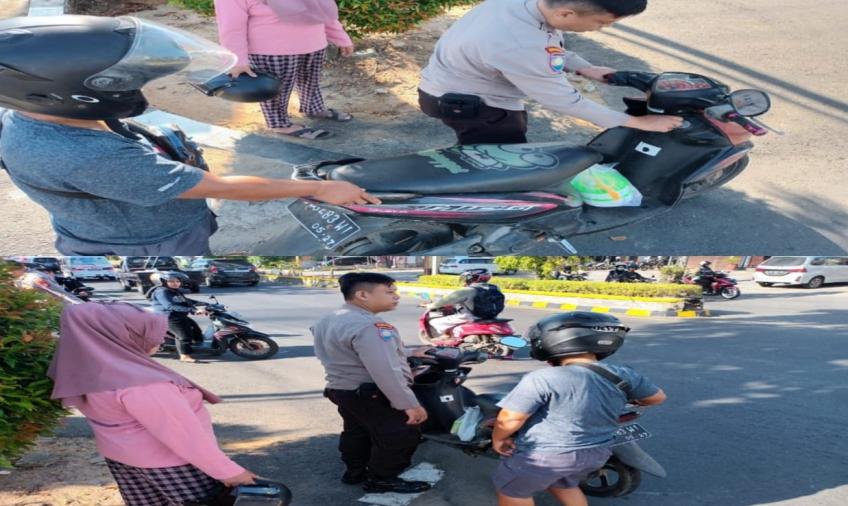 Bhabinkamtibmas Polsek Kampung Melayu Bantu Warga yang Sepeda Motornya Mogok