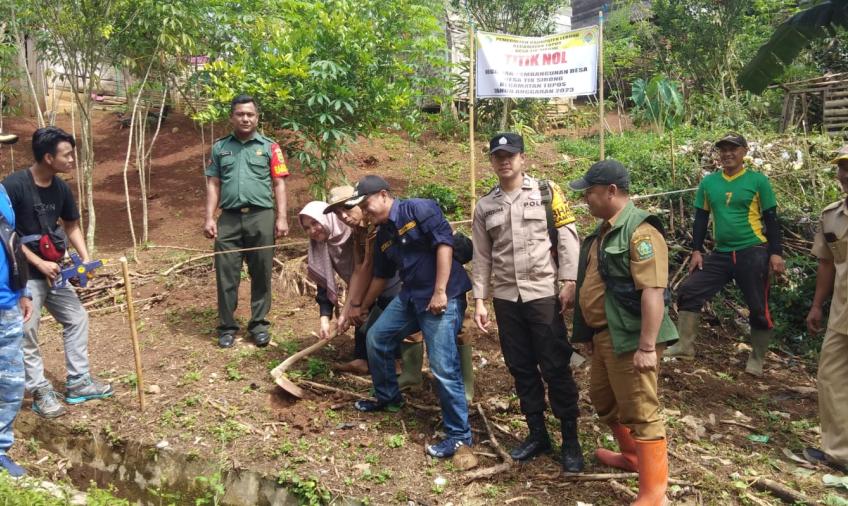 Bhabinkamtibmas Polsek Rimbo Pengadang Hadiri Titik Nol di Pembangunan di Desa Tik Sirong