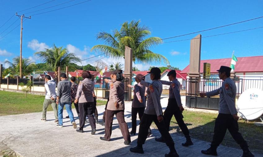 Personel Polsek Enggano Laksanakan Giat Rutin Latihan PBB Setiap Hari Selasa