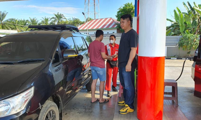 Antisipasi penyalahgunaan BBM Polsek Giri Mulya monitoring di SPBU Giri Mulya 