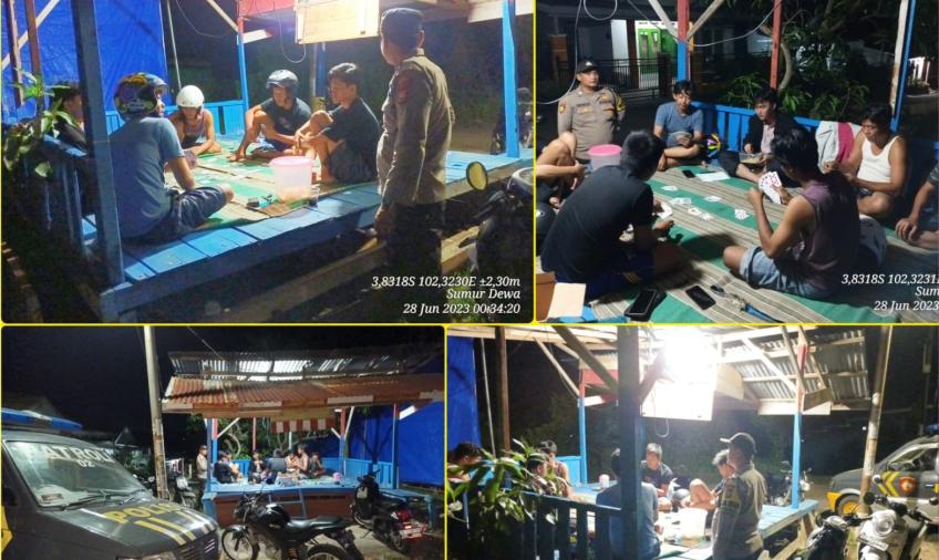 Patroli Dini Hari, Polsek Selebar Sambangi Warga yang Duduk di Pos Kamling 