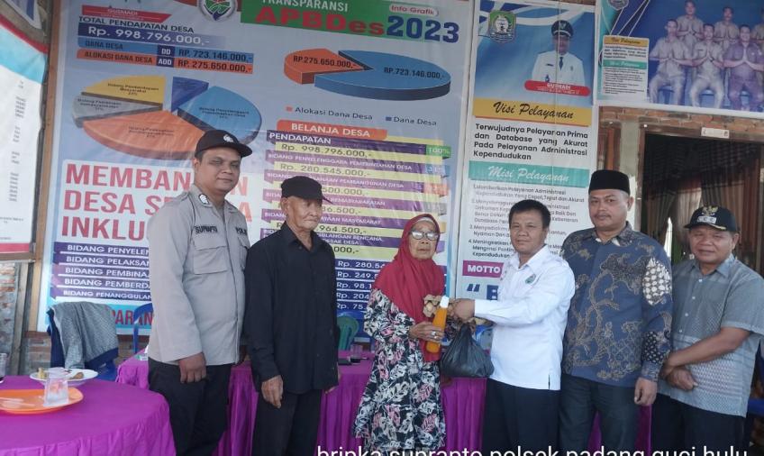 Bhabinkamtibmas Polsek Padang Guci Hulu, Hadiri Kegiatan Pembagian Sembako Dari TPK Ketahanan Pangan Desa Bungin Tambun III
