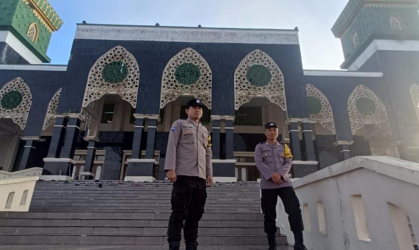 Polsek Lebong Atas Laksanakan Pengamanan Salat Iduladha di Masjid Agung Sultan Abdullah