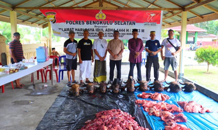 Polres BS dan Polsek Jajaran Lakukan Pemotongan Hewan Kurban dalam Rangka Hari Raya Iduladha 1444 H