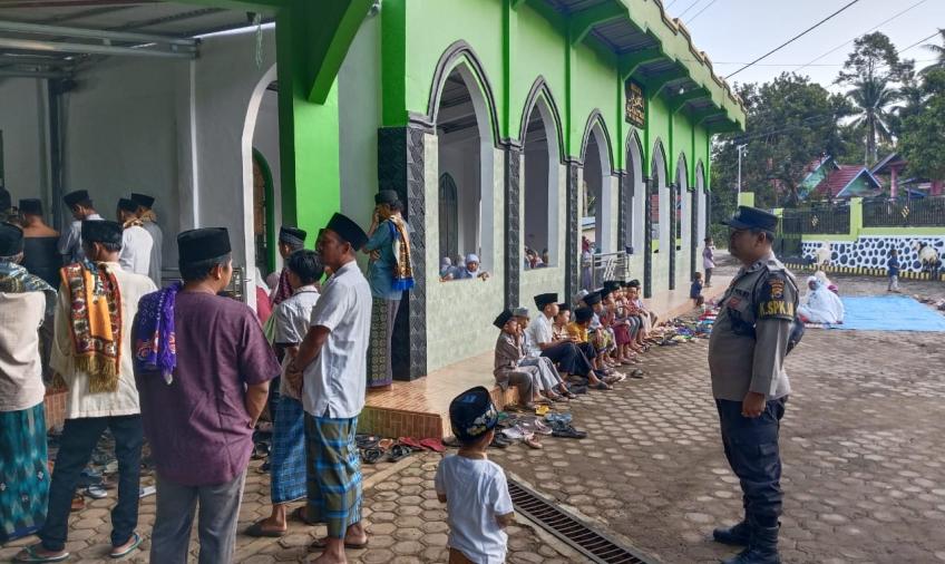 Polsek Padang Jaya Melaksanakan Monitoring dan Pengamanan Salat Iduladha 1444 H