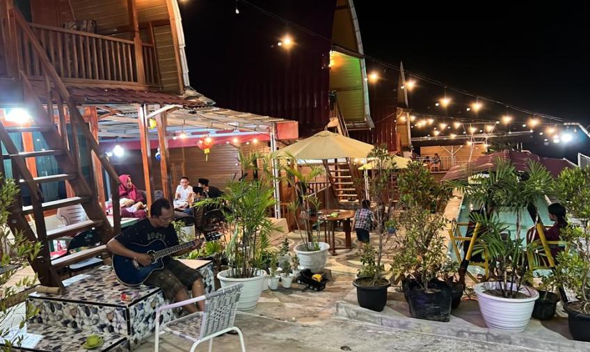 Refresh Diri Anda dengan Menikmati Udara Segar Kebun Teh di Homestay  Tangsi Baru Kabawetan