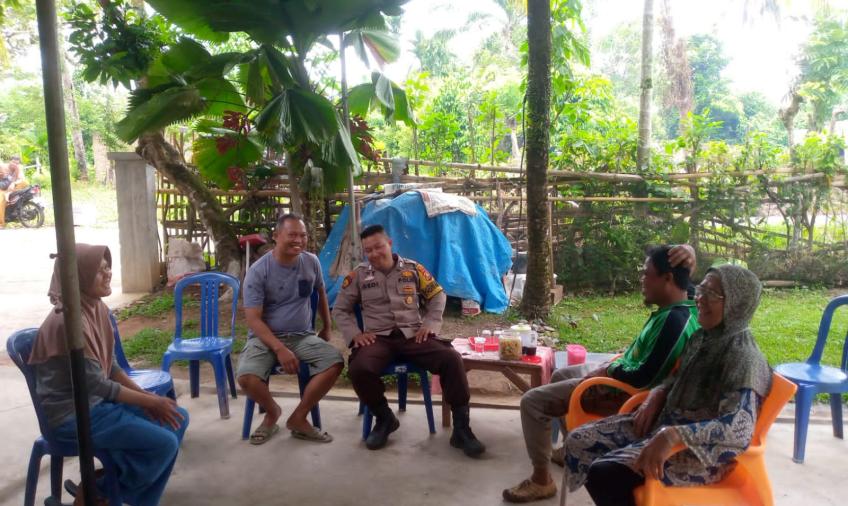 Bhabinkamtibmas Polsek Selebar Monitoring Kegiatan Resepsi Pernikahan Warga Binaannya 