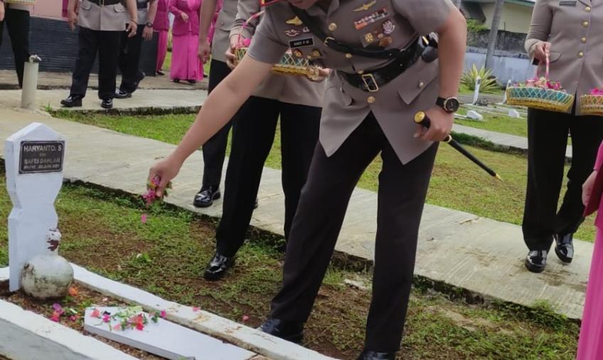 Jelang 1 Juli, Kapolres Bengkulu Utara Ziarah dan Tabur Bunga di TMP Ratu Samban Argamakmur 