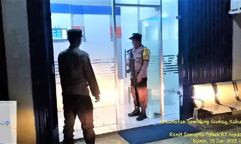 Berikan Keamanan kepada Masyarakat, Polsek Kaur Tengah Patroli di Objek Vital 