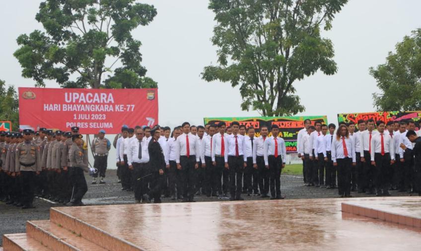 Diguyur Hujan, Polres Seluma Gelar Upacara Peringati HUT Bhayangkara ke -77 Tahun 2023 dengan Penuh Khidmat 