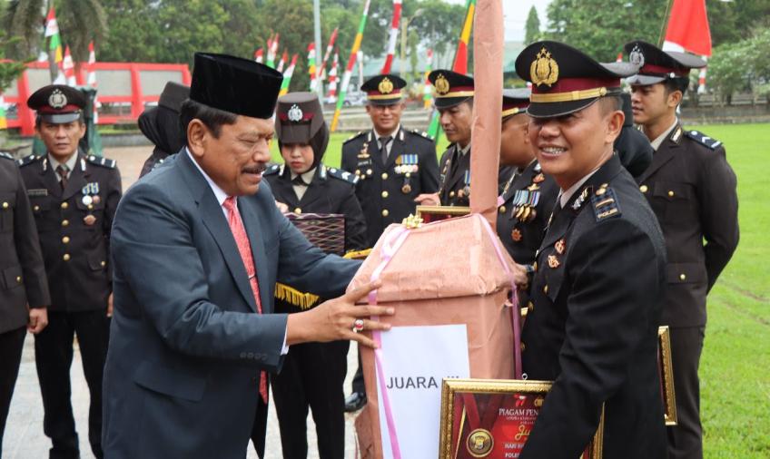 Polsek Batiknau Juara Kebersihan Mako Dalam Rangka Hut Bayangkara ke 77