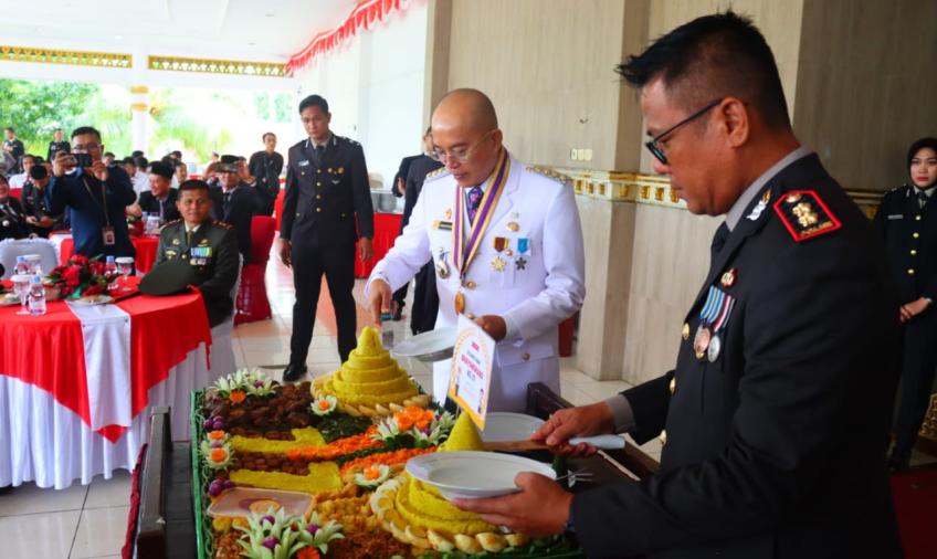 Syukuran Hari Bhayangkara Ke-77, Polres Bengkulu Selatan Potong Tumpeng 