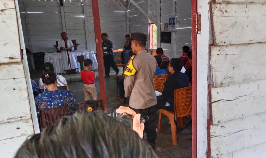 Polsek Kaur Selataran Monitoring dan Pengamanan Ibadah Minggu di Gereja 